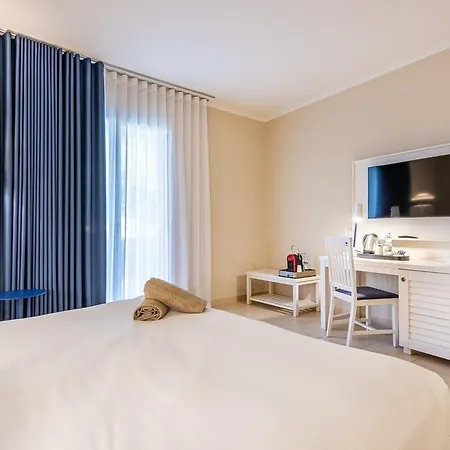 Hotel Voi Daniela Essentia 4*